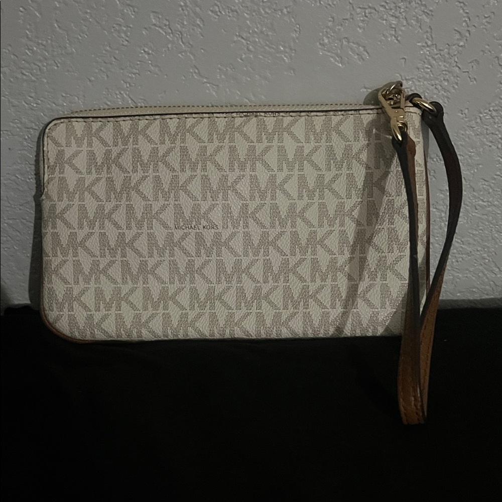 Michael Kors Tan Monogram Clutch - Picture 3 of 7